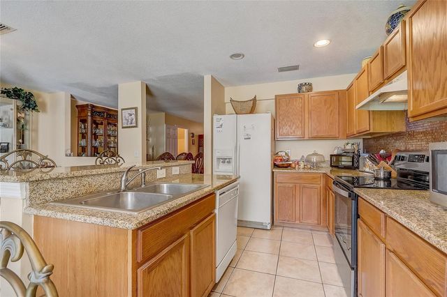 4602 WINDING RIVER WAY, Land O Lakes, FL 34639