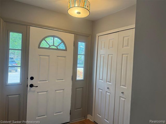 1805 Brentwood Drive 329, Troy, MI 48098