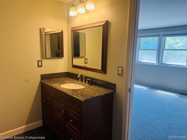 1805 Brentwood Drive 329, Troy, MI 48098
