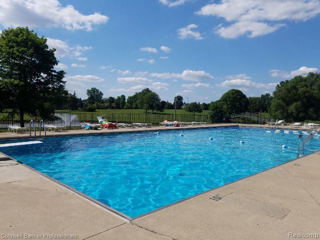 1805 Brentwood Drive 329, Troy, MI 48098