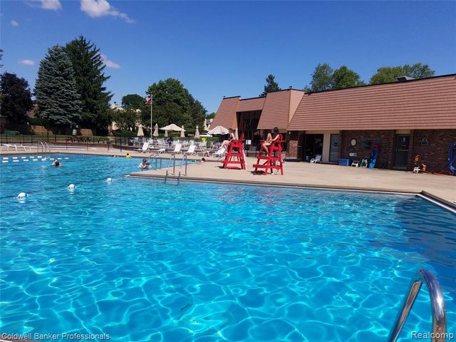1805 Brentwood Drive 329, Troy, MI 48098