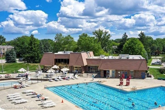 1805 Brentwood Drive 329, Troy, MI 48098