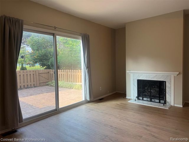 1805 Brentwood Drive 329, Troy, MI 48098