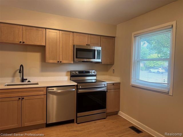 1805 Brentwood Drive 329, Troy, MI 48098