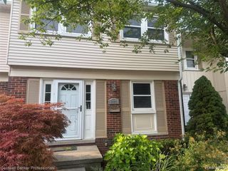 1805 Brentwood Drive 329, Troy, MI 48098