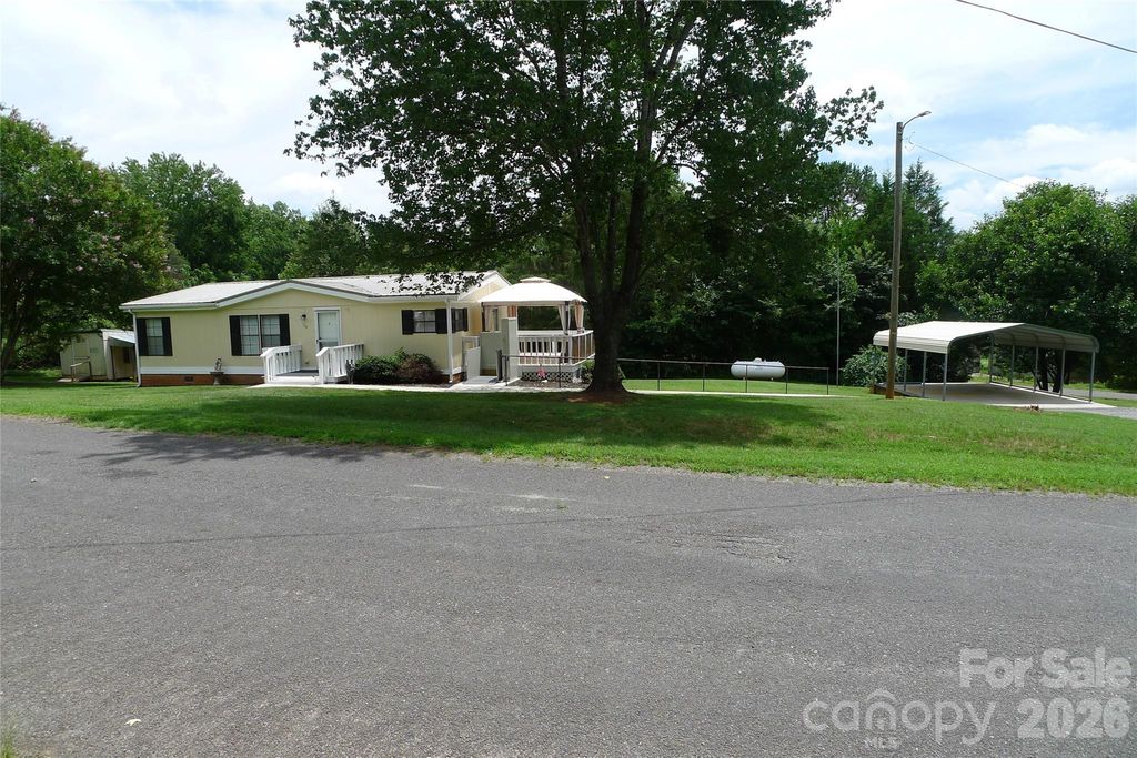 116 Hank Lesser Road, Mocksville, NC 27028