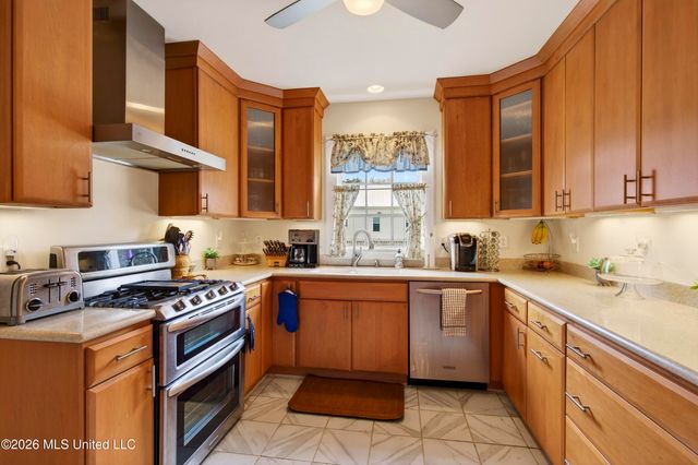 216 Sycamore Street, Bay Saint Louis, MS 39520