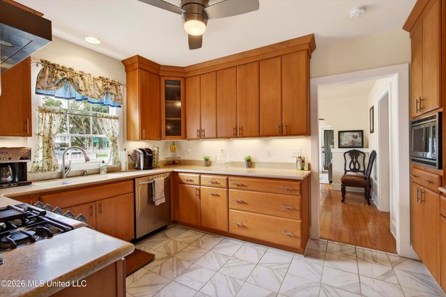 216 Sycamore Street, Bay Saint Louis, MS 39520