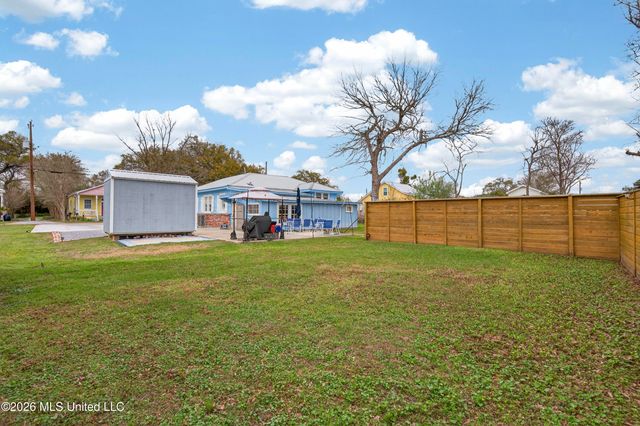 216 Sycamore Street, Bay Saint Louis, MS 39520