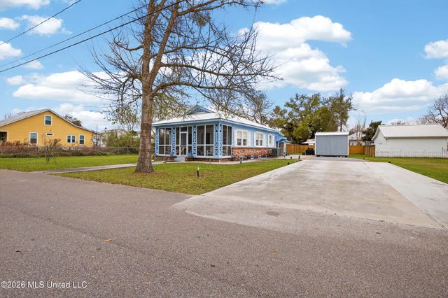216 Sycamore Street, Bay Saint Louis, MS 39520