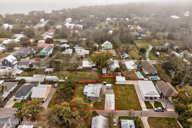 216 Sycamore Street, Bay Saint Louis, MS 39520