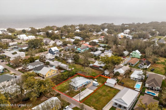 216 Sycamore Street, Bay Saint Louis, MS 39520