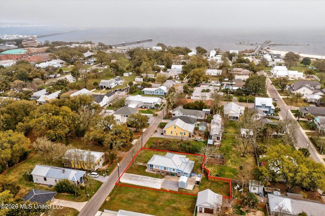 216 Sycamore Street, Bay Saint Louis, MS 39520