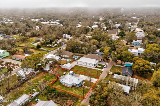 216 Sycamore Street, Bay Saint Louis, MS 39520