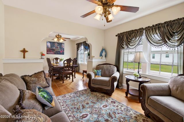 216 Sycamore Street, Bay Saint Louis, MS 39520