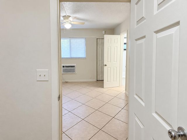 1960 NE 48 Street 11, Pompano Beach, FL 33064