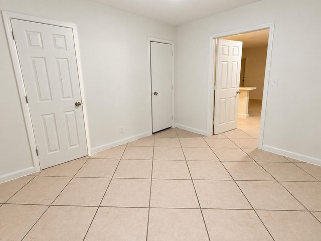 1960 NE 48 Street 11, Pompano Beach, FL 33064