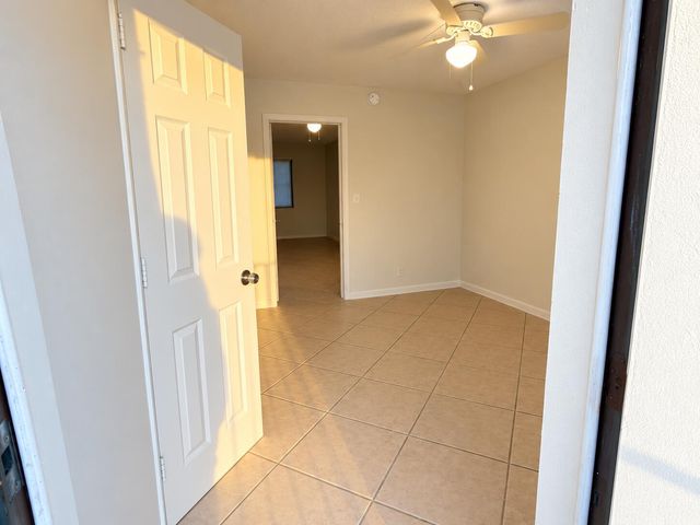 1960 NE 48 Street 11, Pompano Beach, FL 33064