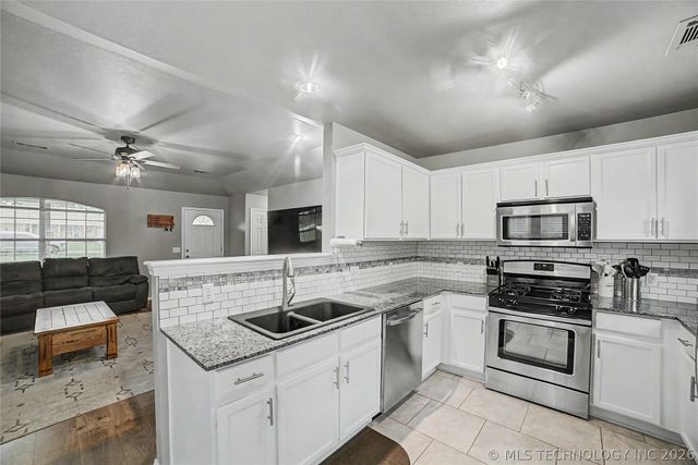 21820 W 12th Street S, Sand Springs, OK 74063