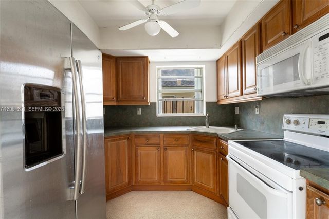 4915 NE 22nd Ave, Lighthouse Point, FL 33064