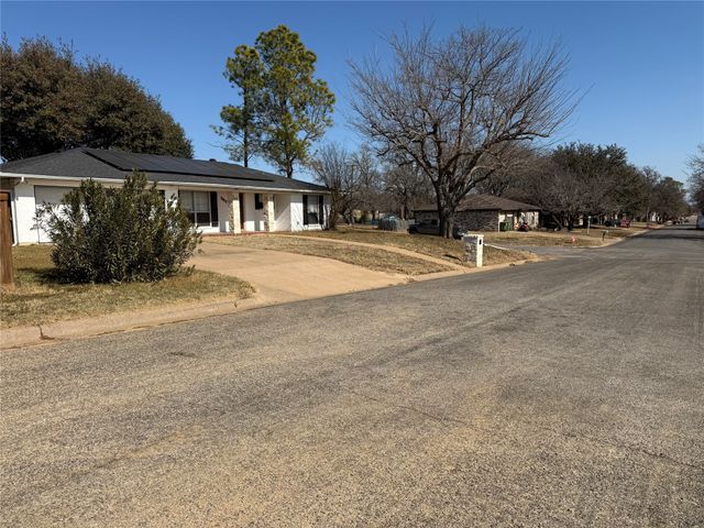 2817 11th Street, Mineral Wells, TX 76067
