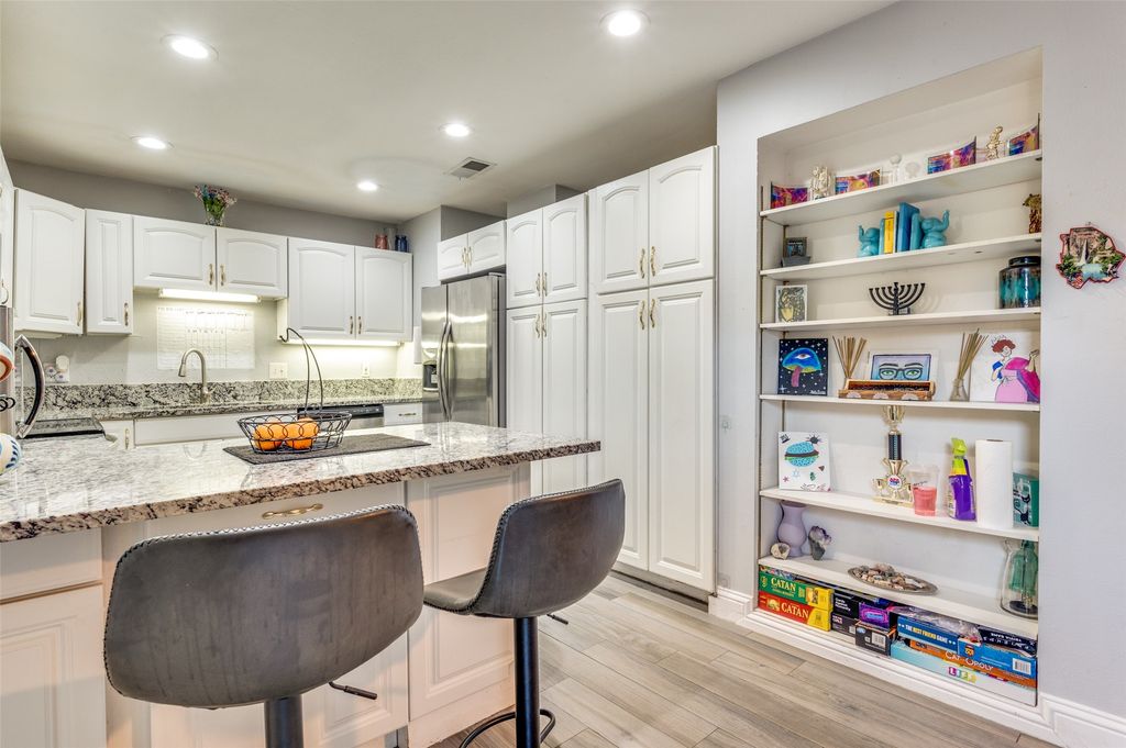 5705 Harvest Hill Road 1029, Dallas, TX 75230