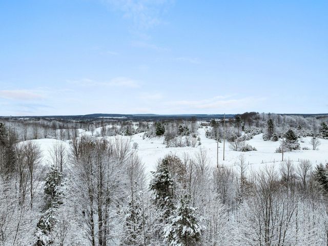 1216 Hoch Road, Traverse City, MI 49696