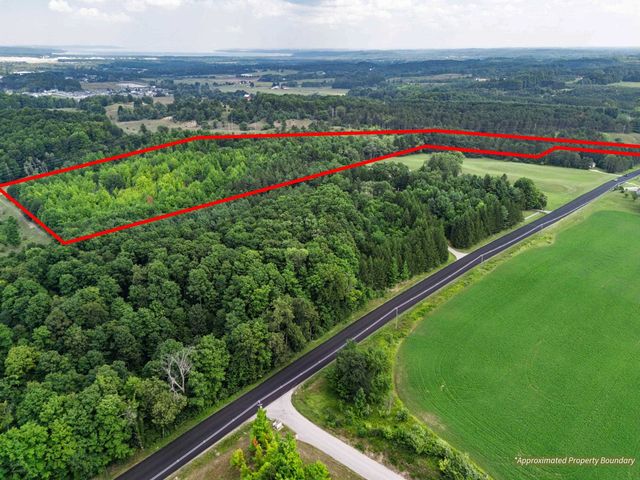 1216 Hoch Road, Traverse City, MI 49696