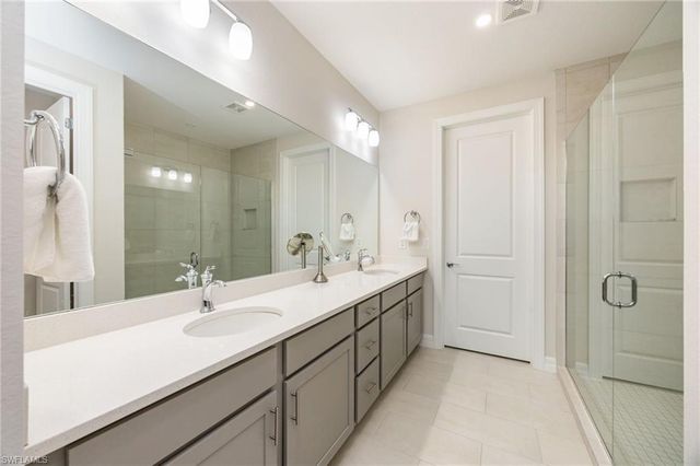 183 Indies DR E 202, Naples, FL 34114