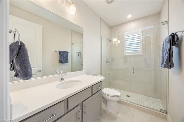 183 Indies DR E 202, Naples, FL 34114