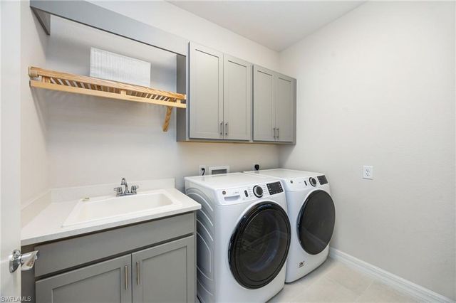 183 Indies DR E 202, Naples, FL 34114