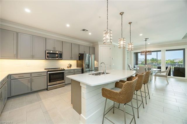 183 Indies DR E 202, Naples, FL 34114