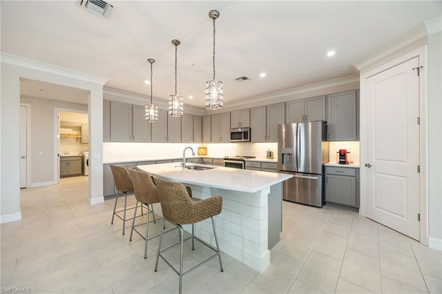 183 Indies DR E 202, Naples, FL 34114