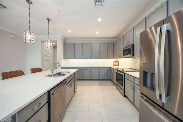 183 Indies DR E 202, Naples, FL 34114
