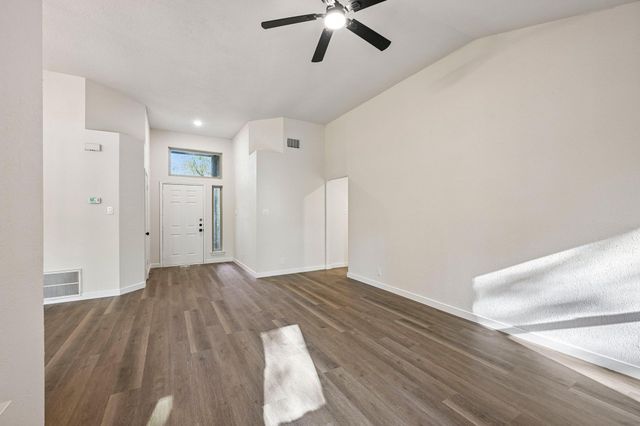 605 Hawthorne LN, Round Rock, TX 78664