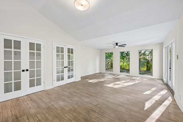605 Hawthorne LN, Round Rock, TX 78664