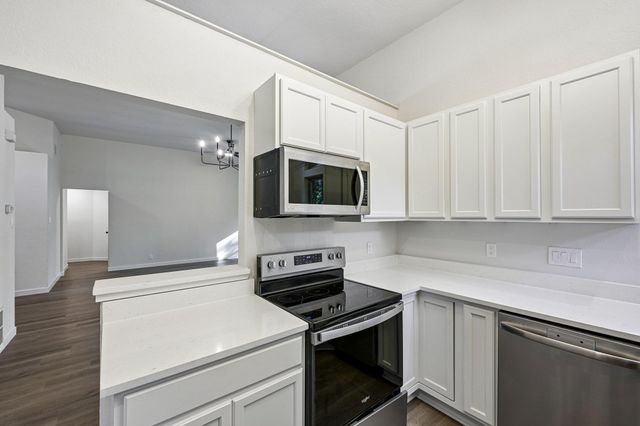 605 Hawthorne LN, Round Rock, TX 78664