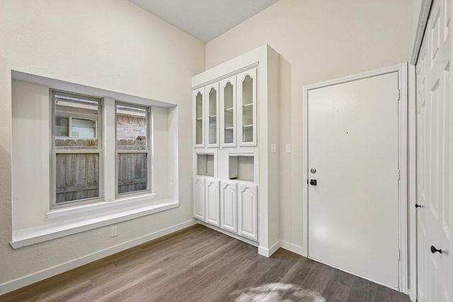 605 Hawthorne LN, Round Rock, TX 78664