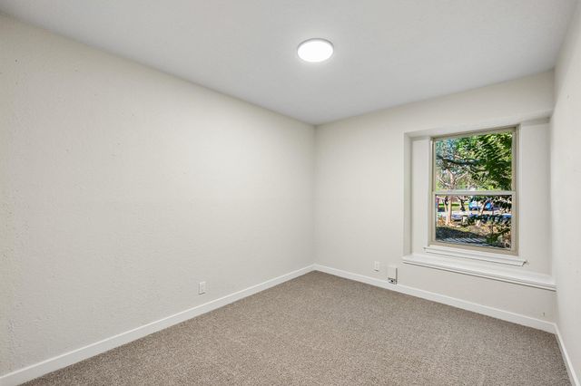 605 Hawthorne LN, Round Rock, TX 78664