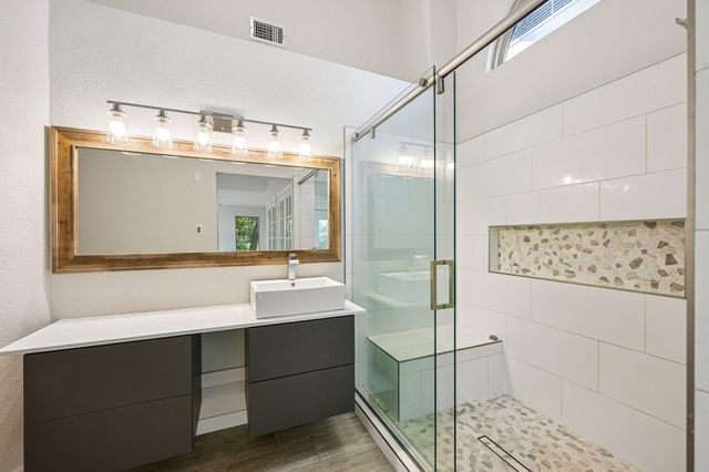 605 Hawthorne LN, Round Rock, TX 78664