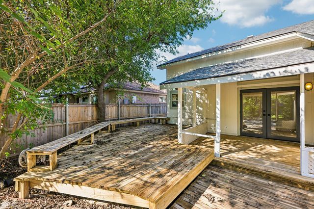 605 Hawthorne LN, Round Rock, TX 78664