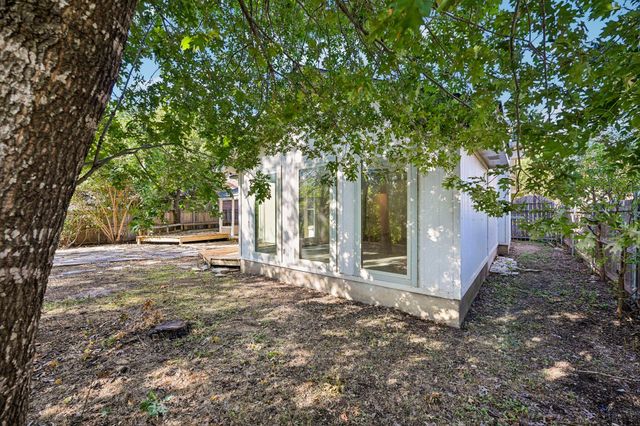 605 Hawthorne LN, Round Rock, TX 78664