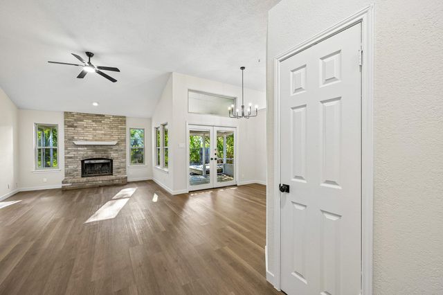 605 Hawthorne LN, Round Rock, TX 78664