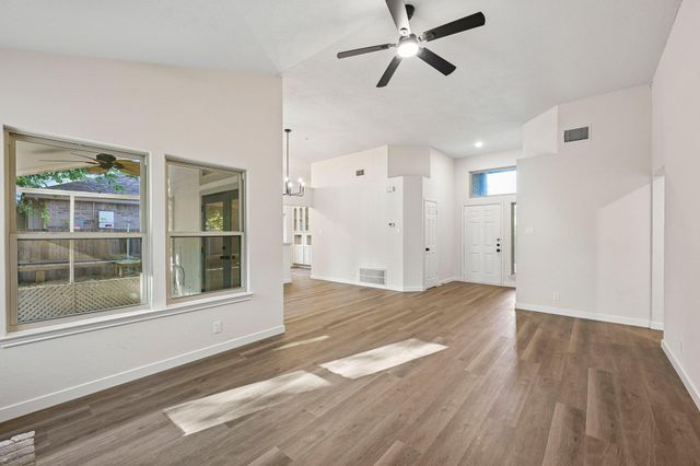 605 Hawthorne LN, Round Rock, TX 78664