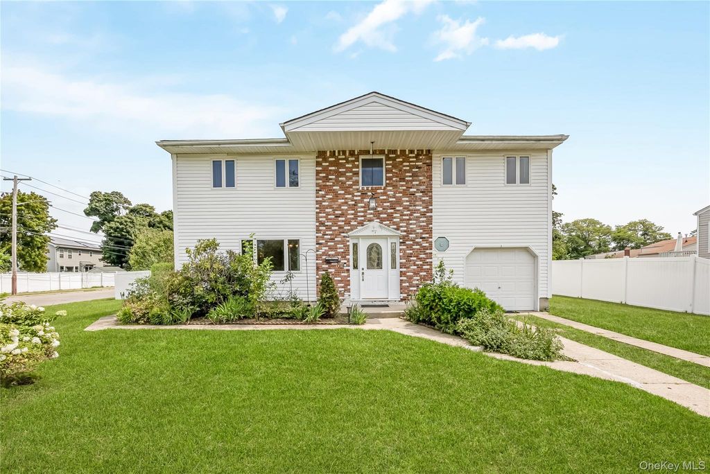 1 Autumn Lane, Amityville, NY 11701 — exterior