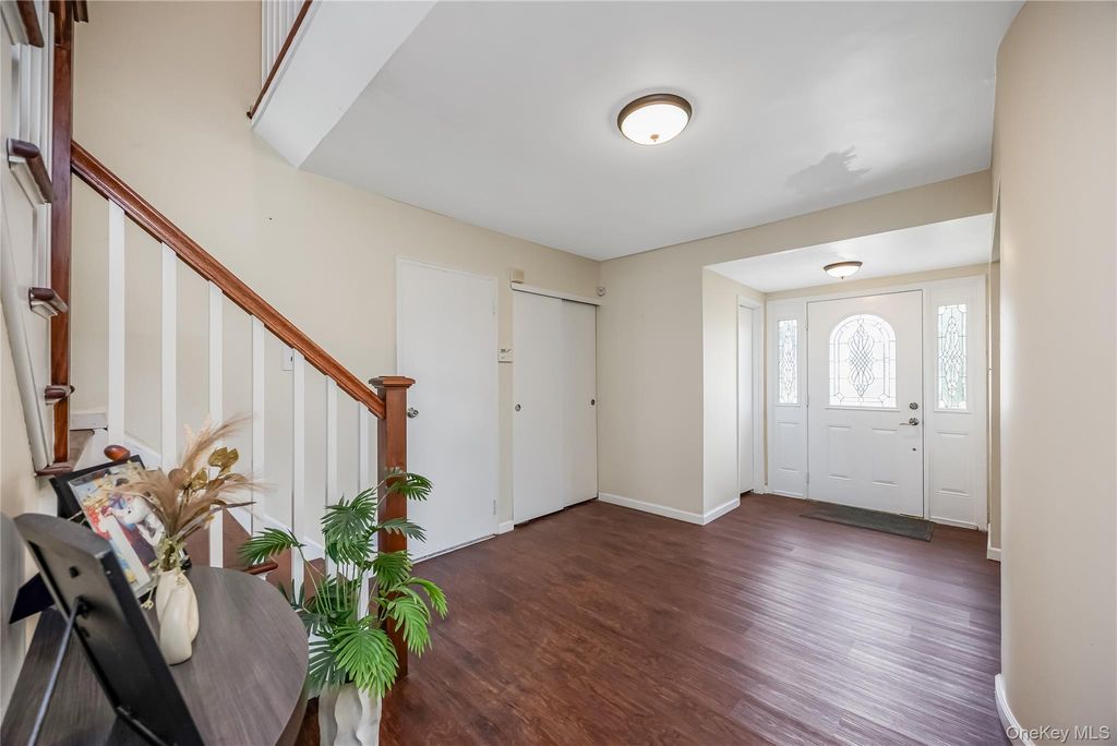 1 Autumn Lane, Amityville, NY 11701 — photo 2