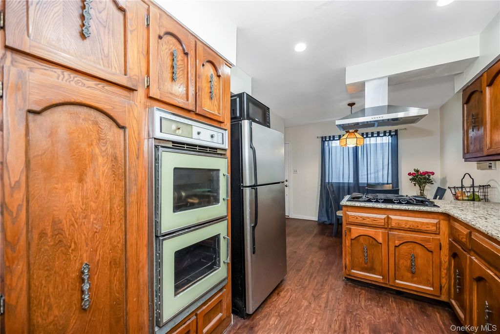 1 Autumn Lane, Amityville, NY 11701 — photo 5