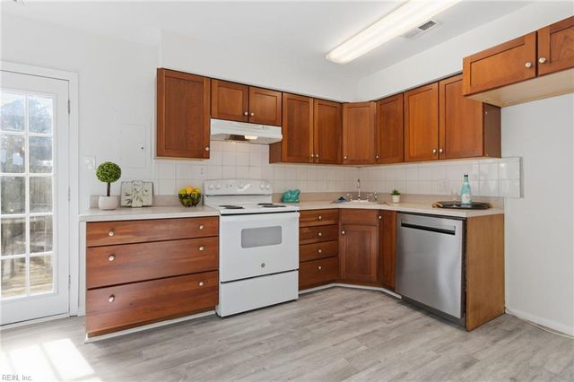 1043 Coastaway DR, Virginia Beach, VA 23451