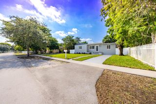 910 NW 133rd St, North Miami, FL 33168