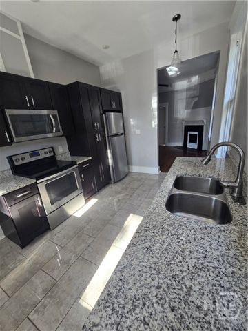 309 E 37th Street, Savannah, GA 31401
